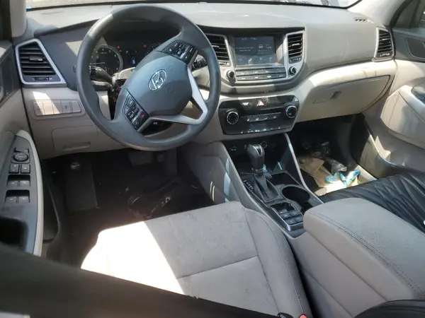 KM8J3CA40JU729586 2018 HYUNDAI TUCSON - Image 8