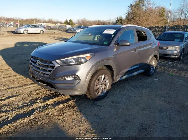 KM8J3CA40JU731211 2018 HYUNDAI TUCSON - Image 2
