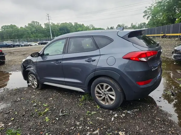 KM8J3CA40JU731578 2018 HYUNDAI TUCSON - Image 2