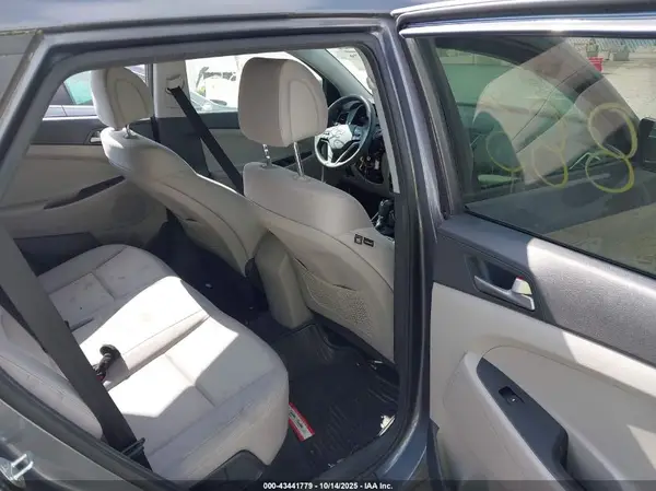 KM8J3CA40JU733900 2018 HYUNDAI TUCSON - Image 8