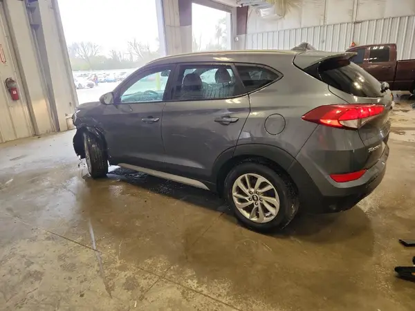 KM8J3CA40JU733993 2018 HYUNDAI TUCSON - Image 2