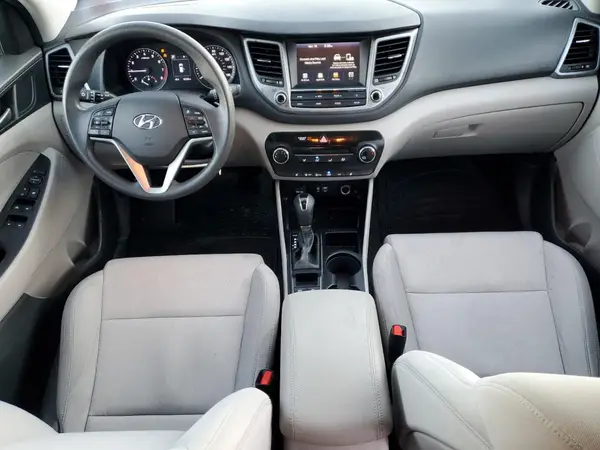 KM8J3CA40JU739275 2018 HYUNDAI TUCSON - Image 8