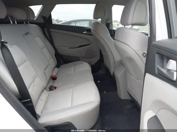 KM8J3CA40JU739308 2018 HYUNDAI TUCSON - Image 8