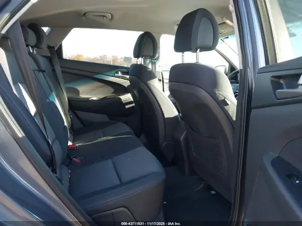 KM8J3CA40JU742337 2018 HYUNDAI TUCSON - Image 8
