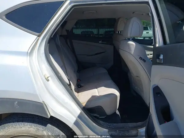 KM8J3CA40JU743309 2018 HYUNDAI TUCSON - Image 8