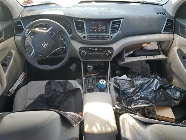 KM8J3CA40JU743617 2018 HYUNDAI TUCSON - Image 8