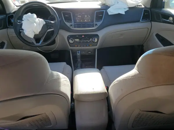KM8J3CA40JU746775 2018 HYUNDAI TUCSON - Image 8