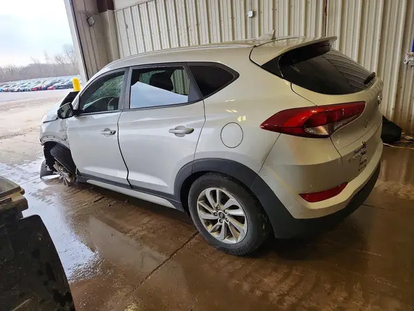 KM8J3CA40JU747974 2018 HYUNDAI TUCSON - Image 2