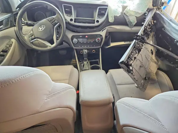 KM8J3CA40JU747974 2018 HYUNDAI TUCSON - Image 8
