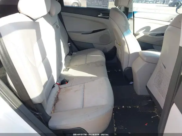 KM8J3CA40JU748462 2018 HYUNDAI TUCSON - Image 8