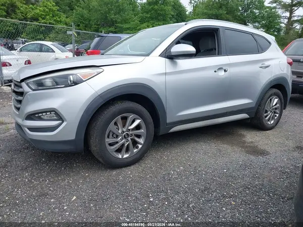 KM8J3CA40JU750793 2018 HYUNDAI TUCSON - Image 2