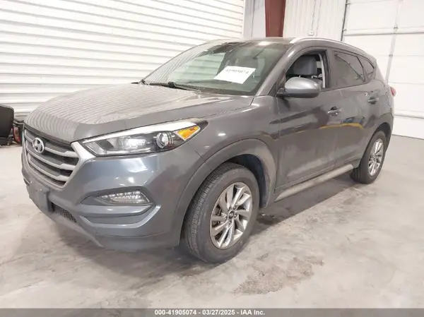 KM8J3CA40JU752267 2018 HYUNDAI TUCSON - Image 2