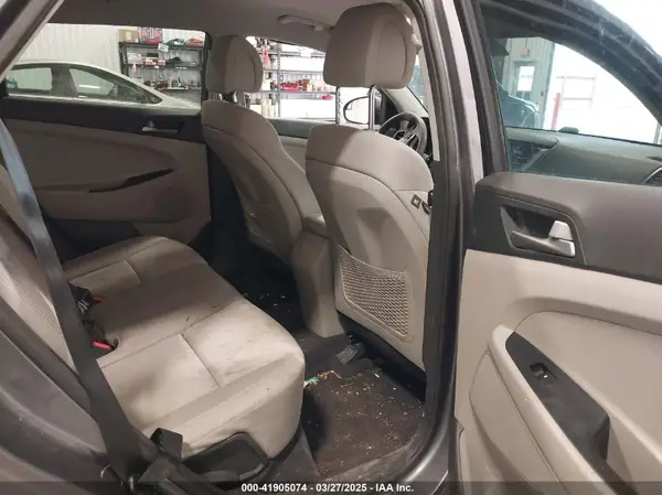 KM8J3CA40JU752267 2018 HYUNDAI TUCSON - Image 8