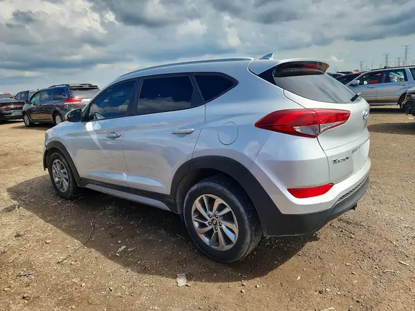KM8J3CA40JU756318 2018 HYUNDAI TUCSON - Image 2