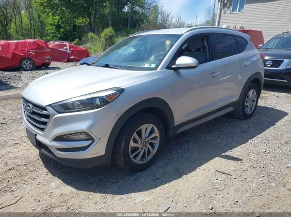 KM8J3CA40JU757212 2018 HYUNDAI TUCSON - Image 2