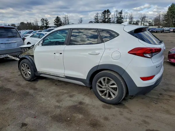 KM8J3CA40JU758442 2018 HYUNDAI TUCSON - Image 2