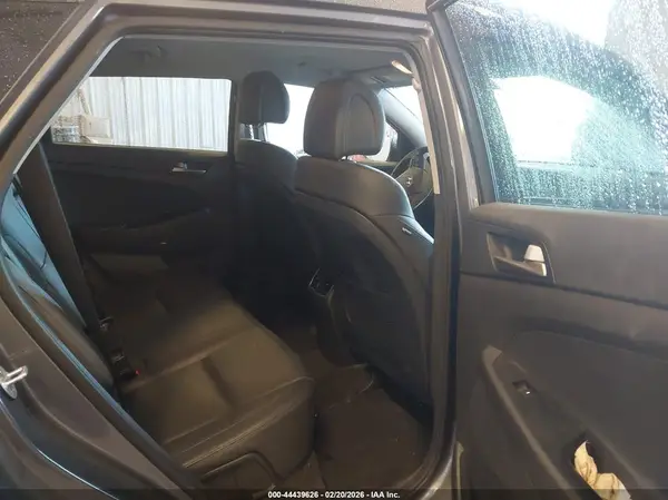 KM8J3CA40JU758781 2018 HYUNDAI TUCSON - Image 8