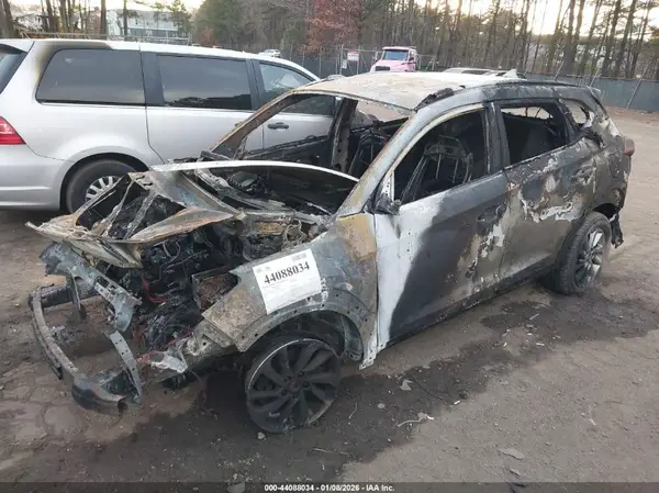 KM8J3CA40JU759381 2018 HYUNDAI TUCSON - Image 2