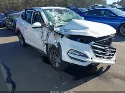 KM8J3CA40JU759686 2018 HYUNDAI TUCSON
