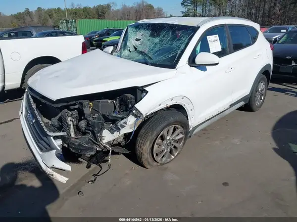 KM8J3CA40JU759686 2018 HYUNDAI TUCSON - Image 2