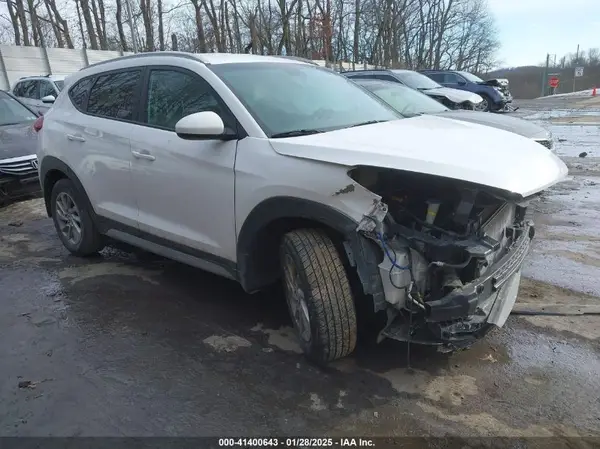 KM8J3CA40JU769165 2018 HYUNDAI TUCSON - Image 1