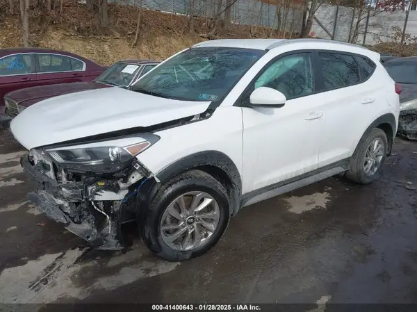 KM8J3CA40JU769165 2018 HYUNDAI TUCSON - Image 2