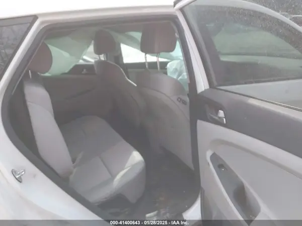 KM8J3CA40JU769165 2018 HYUNDAI TUCSON - Image 8