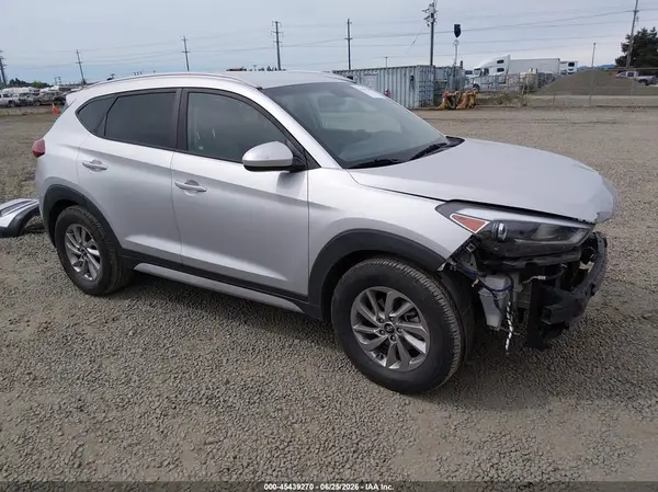 KM8J3CA40JU773376 2018 HYUNDAI TUCSON - Image 1