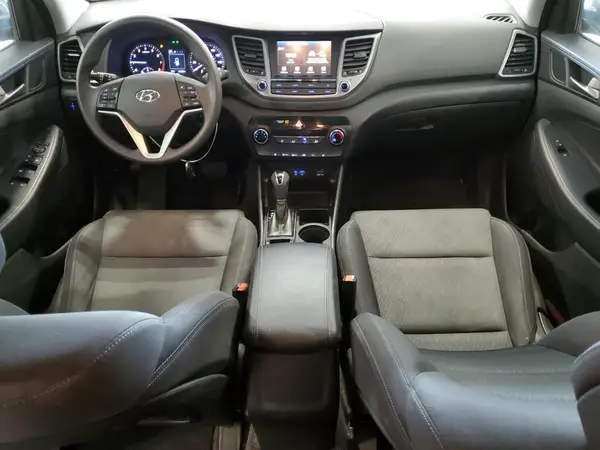 KM8J3CA40JU783079 2018 HYUNDAI TUCSON - Image 8