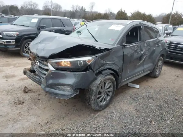 KM8J3CA40JU818915 2018 HYUNDAI TUCSON - Image 2