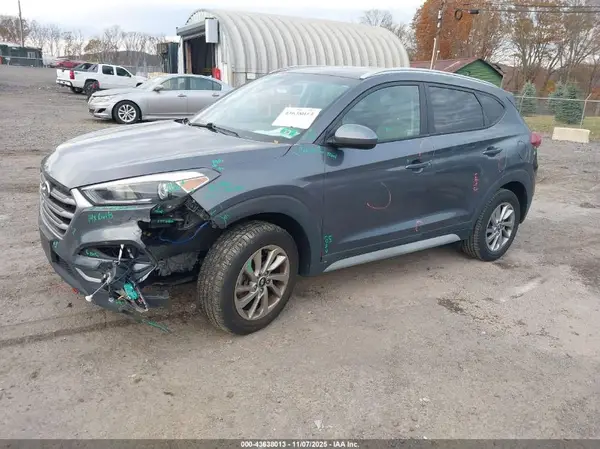 KM8J3CA40JU824293 2018 HYUNDAI TUCSON - Image 2