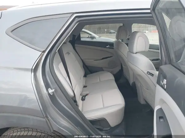 KM8J3CA40JU824293 2018 HYUNDAI TUCSON - Image 8