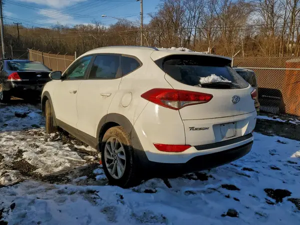KM8J3CA41GU035241 2016 HYUNDAI TUCSON - Image 2