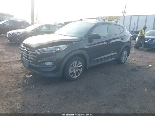 KM8J3CA41GU256175 2016 HYUNDAI TUCSON - Image 2