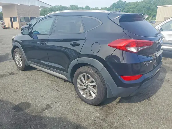 KM8J3CA41HU260356 2017 HYUNDAI TUCSON - Image 2