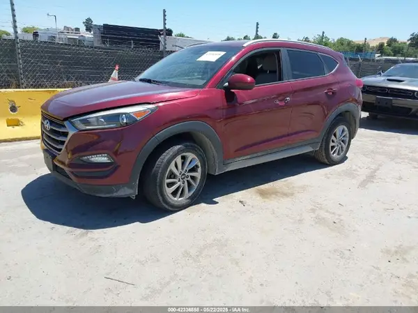 KM8J3CA41HU302363 2017 HYUNDAI TUCSON - Image 2