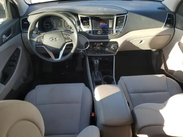 KM8J3CA41HU318370 2017 HYUNDAI TUCSON - Image 8