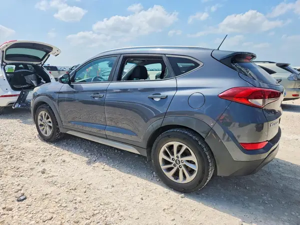 KM8J3CA41HU334584 2017 HYUNDAI TUCSON - Image 2