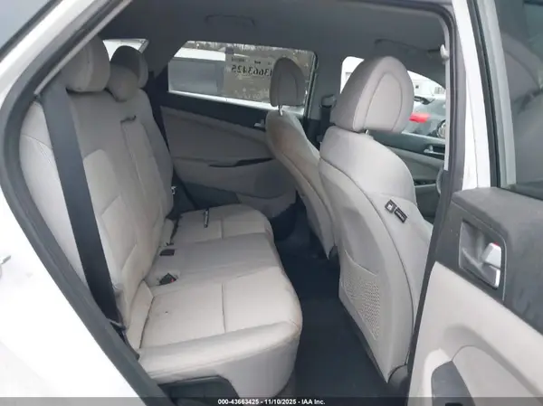KM8J3CA41HU351479 2017 HYUNDAI TUCSON - Image 8