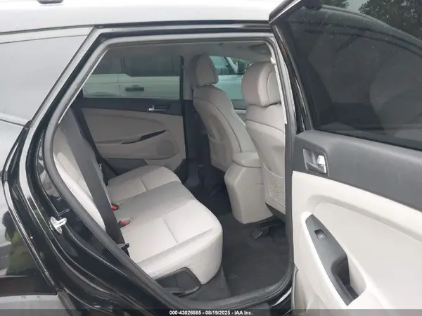 KM8J3CA41HU386541 2017 HYUNDAI TUCSON - Image 8