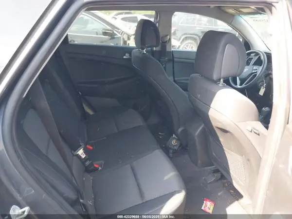 KM8J3CA41HU405539 2017 HYUNDAI TUCSON - Image 8