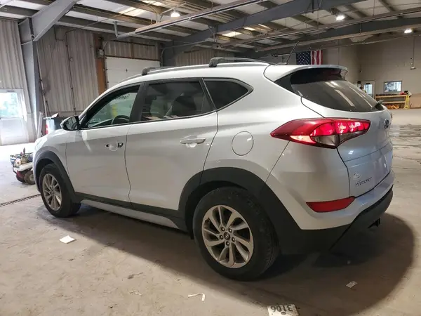 KM8J3CA41HU443823 2017 HYUNDAI TUCSON - Image 2