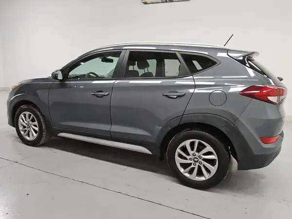 KM8J3CA41HU456555 2017 HYUNDAI TUCSON - Image 2