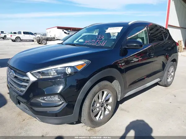 KM8J3CA41HU475512 2017 HYUNDAI TUCSON - Image 2