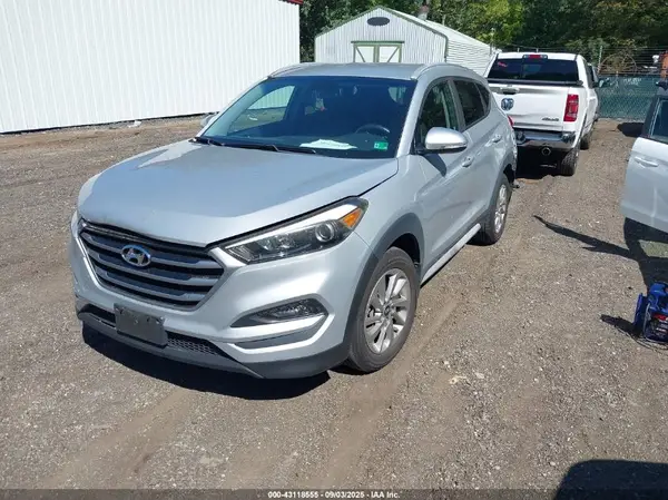 KM8J3CA41HU476658 2017 HYUNDAI TUCSON - Image 2