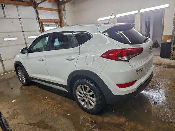KM8J3CA41HU500280 2017 HYUNDAI TUCSON - Image 2