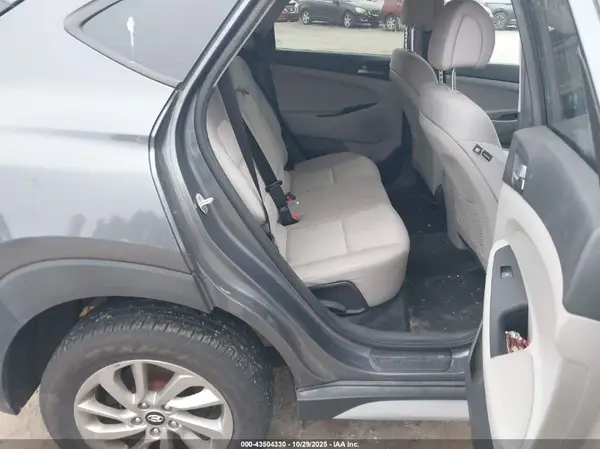 KM8J3CA41HU509660 2017 HYUNDAI TUCSON - Image 8