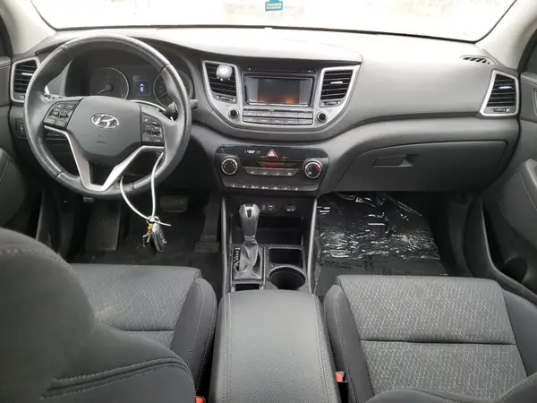 KM8J3CA41HU522750 2017 HYUNDAI TUCSON - Image 8