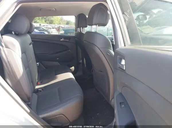 KM8J3CA41HU529231 2017 HYUNDAI TUCSON - Image 8
