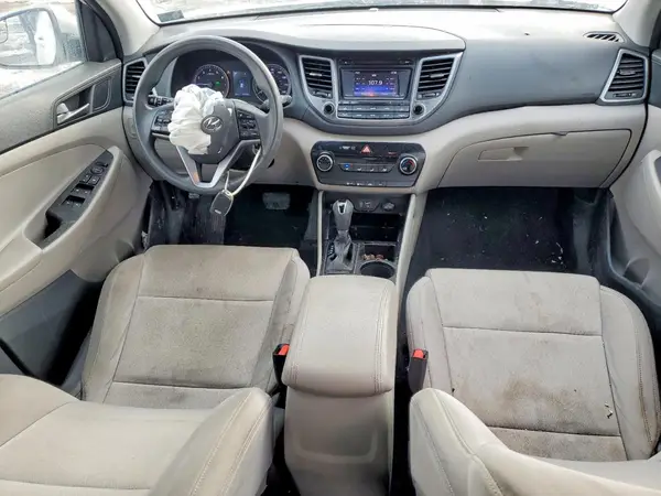 KM8J3CA41HU551424 2017 HYUNDAI TUCSON - Image 8